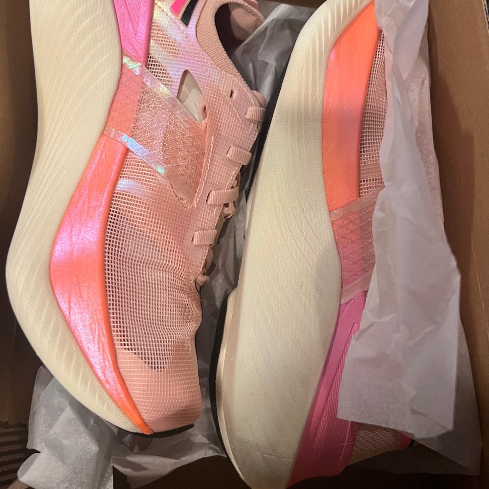 Saucony Endorphin Elite Size 8- Never Worn